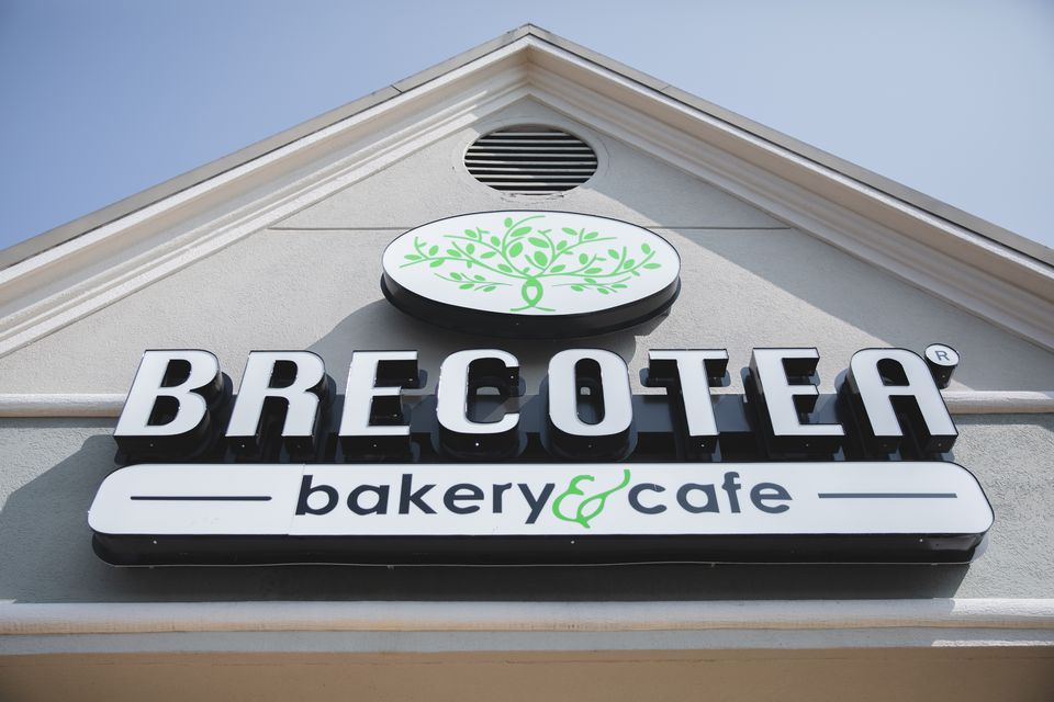 Brecotea bakery & cafe storefront sign