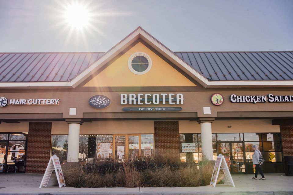Brecotea bakery café storefront in a Glen Allen shopping plaza