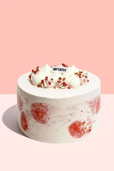 Strawberry Cake 8″